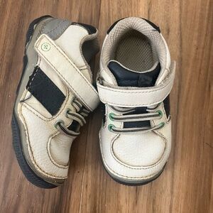 Stride Rite Soft Motion Artie Sneakers